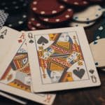 Ventajas e inconvenientes de participar en juegos de póquer en línea de alto riesgo