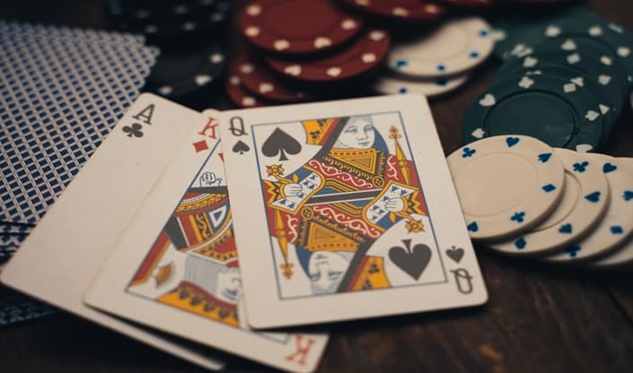 Ventajas e inconvenientes de participar en juegos de póquer
